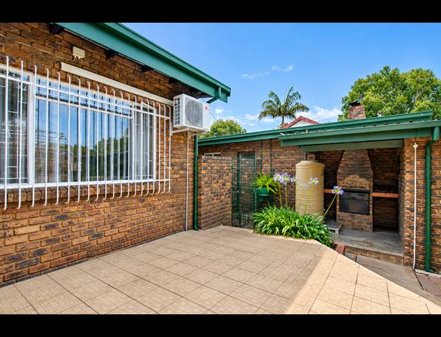 6 BEDROOM FREEHOLD FOR SALE IN ELOFFSDAL